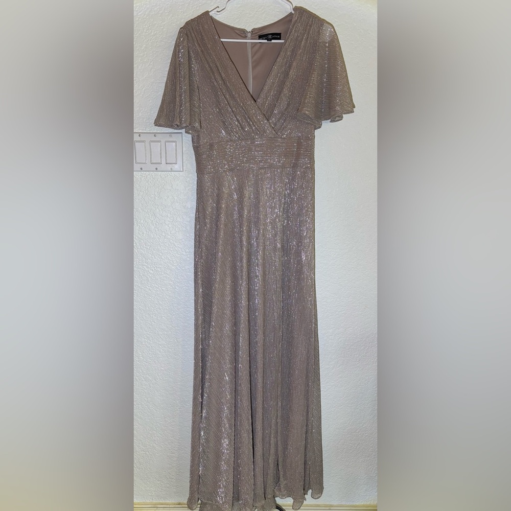 Betsy & Adam women's metallic flutter-sleeve formal gown - Picture 7 of 8